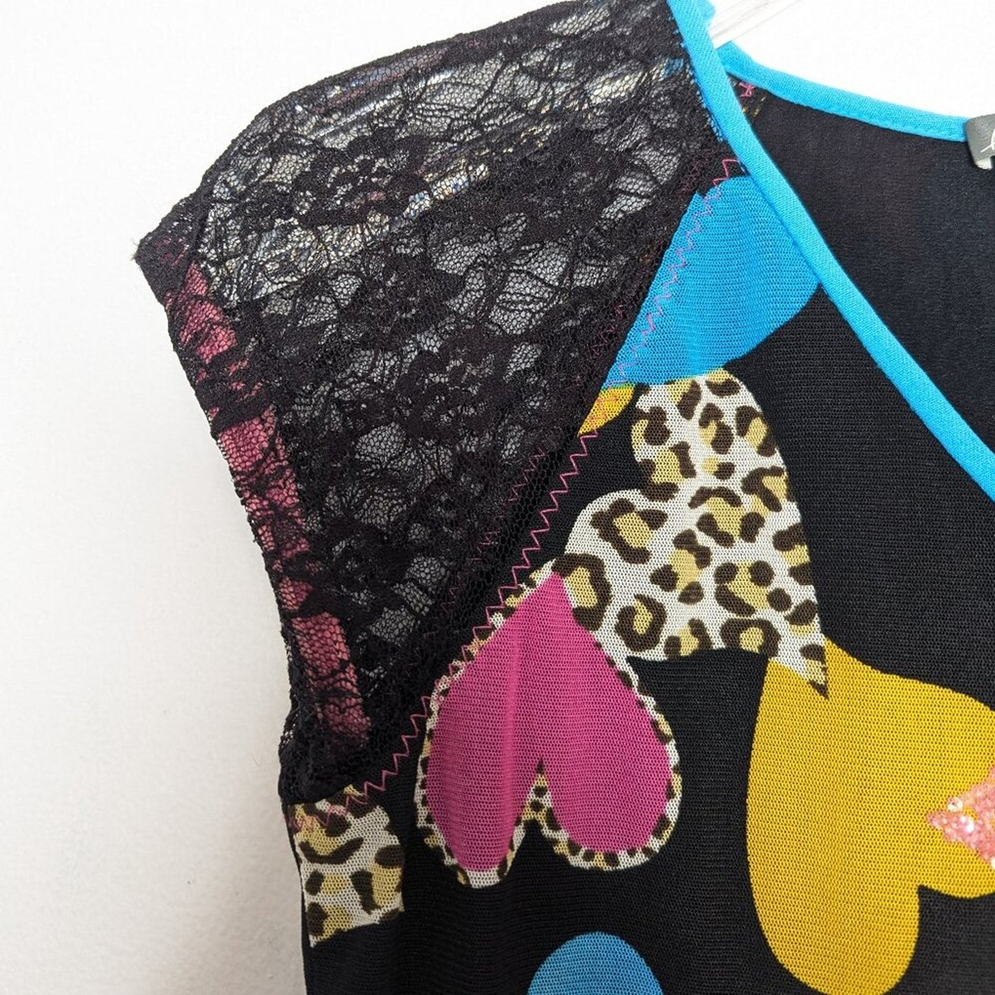 Vintage Y2K Heart Print Short Sleeve V-Neck Shirt Sequins Leopard Print Pink
