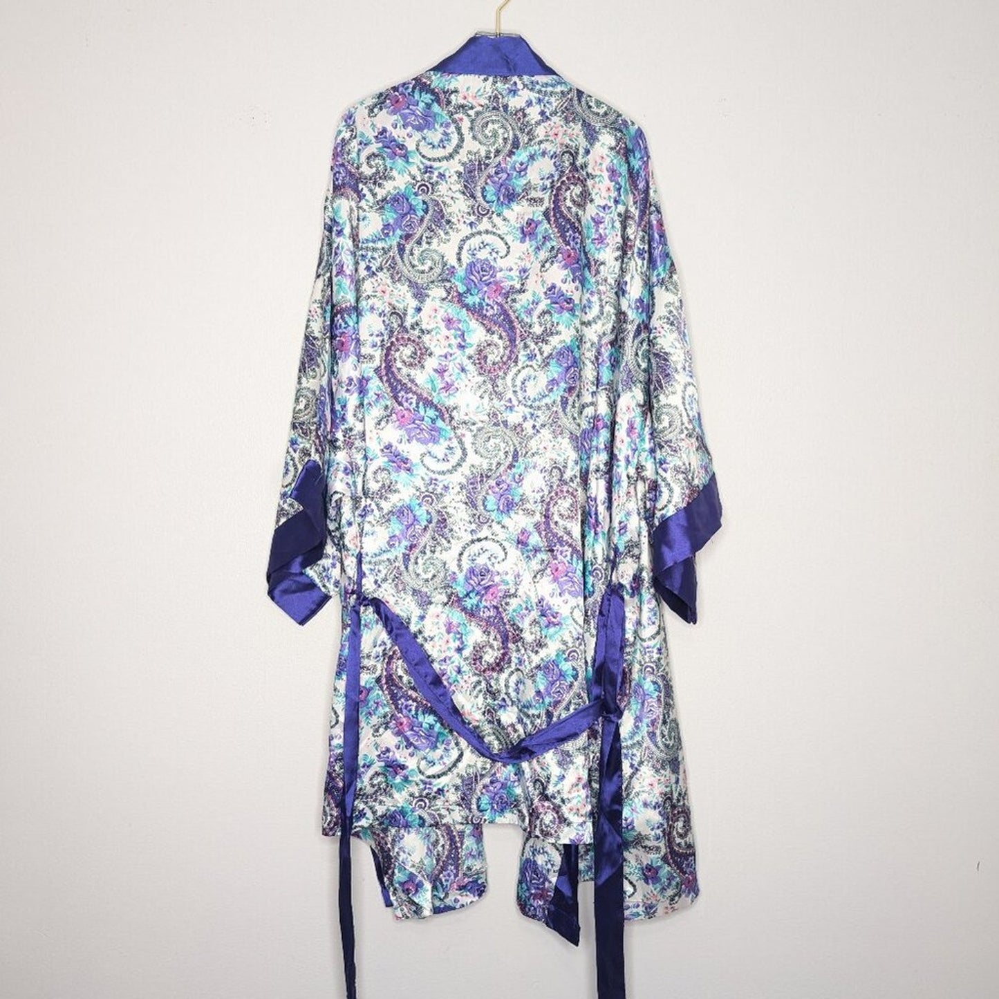 Vintage 80's Purple Floral Paisley Long Sleeve Tie Waist Robe Satin Pockets