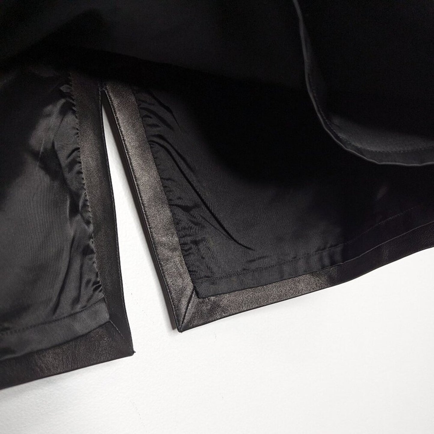 Ann Taylor Vintage Black Leather Pencil Mini Skirt Super Soft Back Slit Size 8
