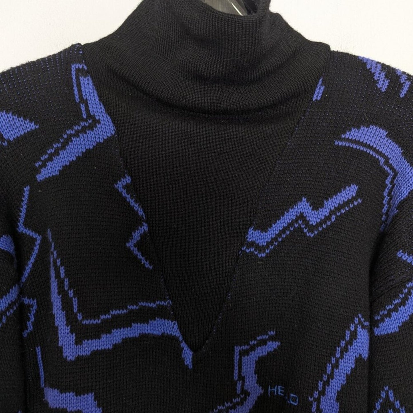 Head Sportswear Vintage 80's Black Blue Zig Zag Pattern Turtleneck Ski Sweater