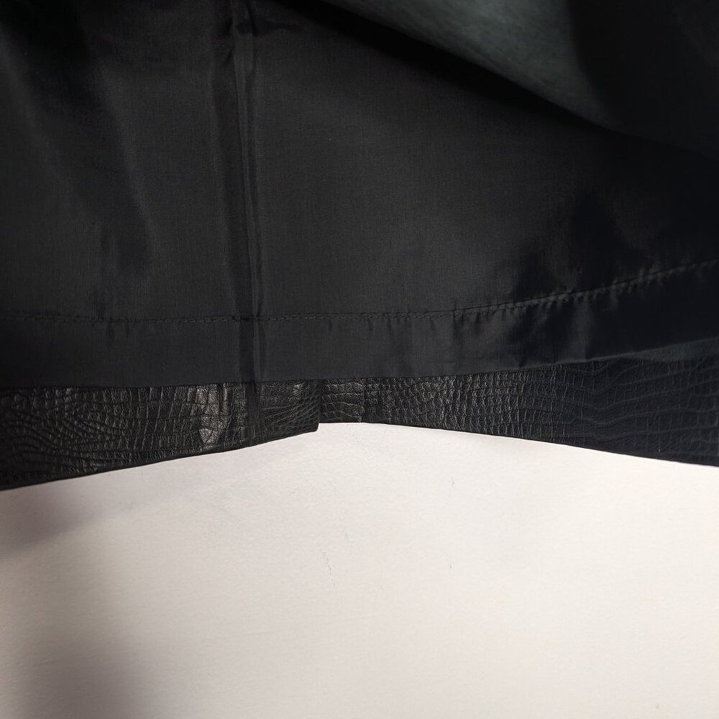 Liz Claiborne Vintage Black Soft Embossed Leather Mini Pencil Skirt Back Zip