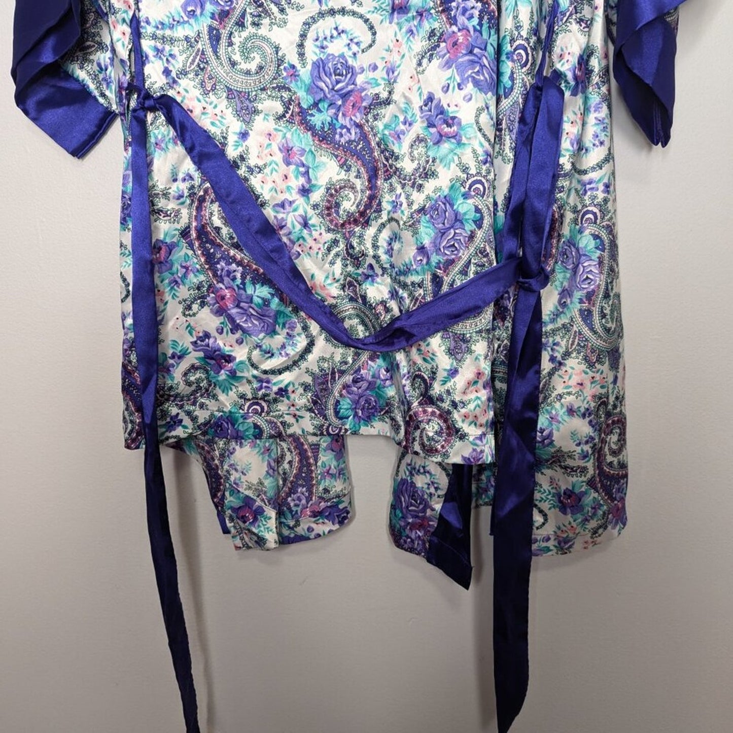 Vintage 80's Purple Floral Paisley Long Sleeve Tie Waist Robe Satin Pockets