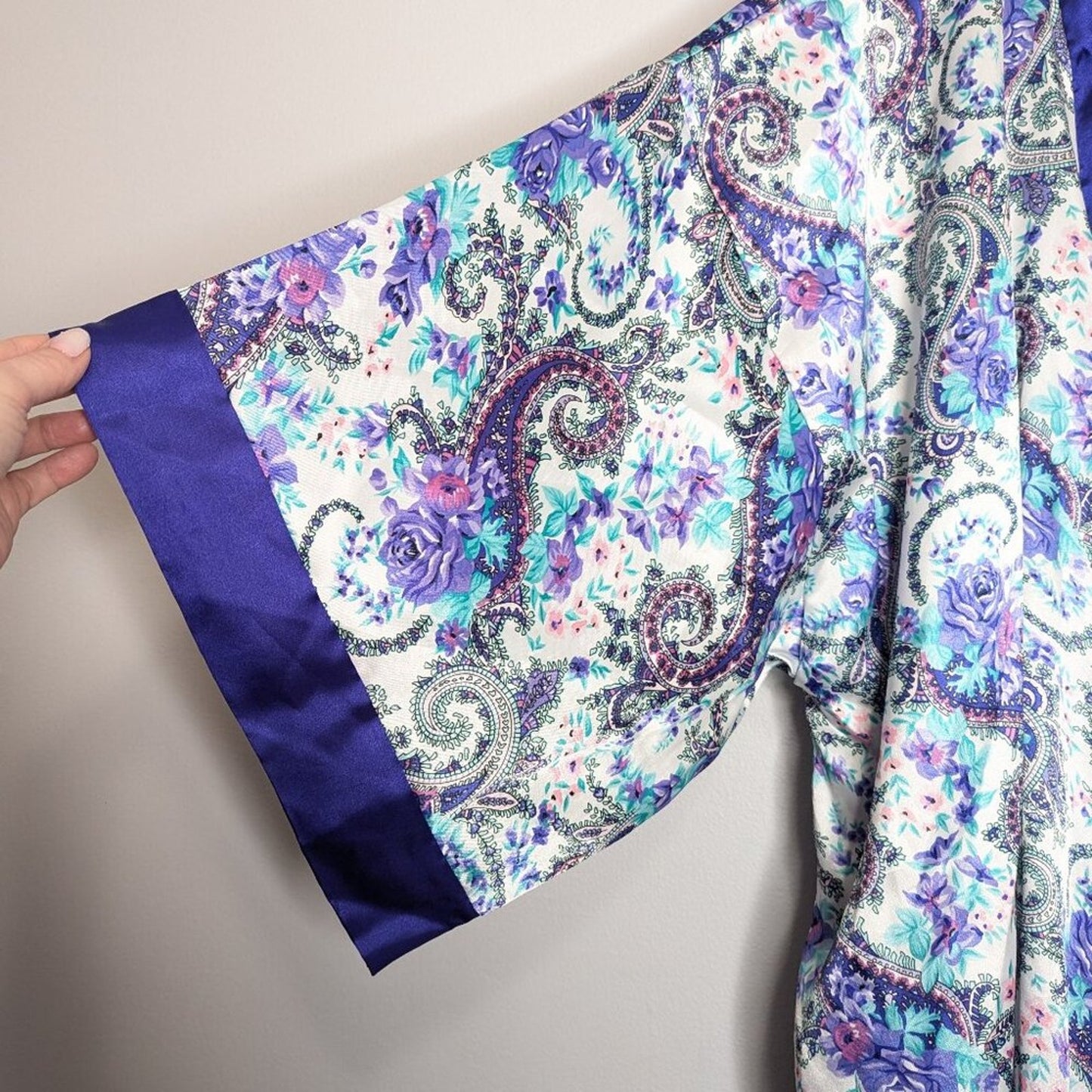 Vintage 80's Purple Floral Paisley Long Sleeve Tie Waist Robe Satin Pockets