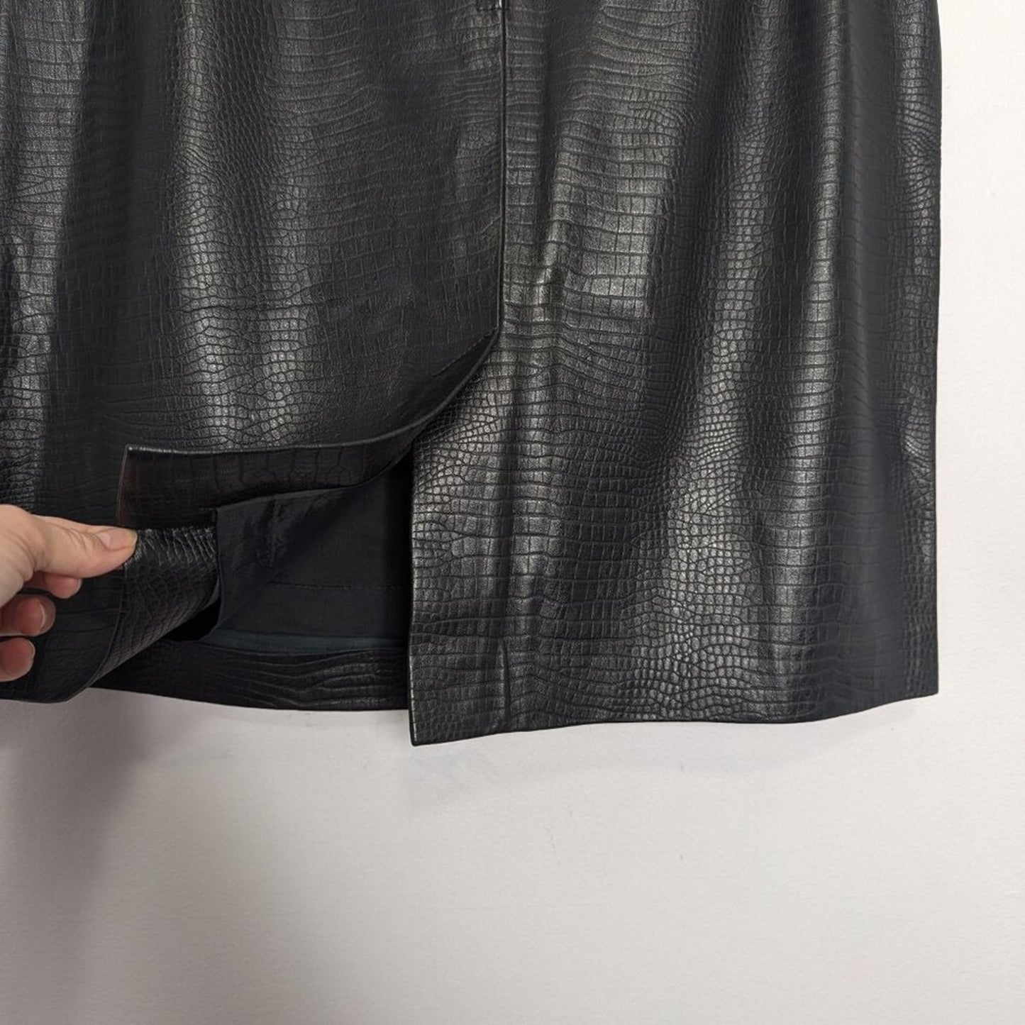 Liz Claiborne Vintage Black Soft Embossed Leather Mini Pencil Skirt Back Zip