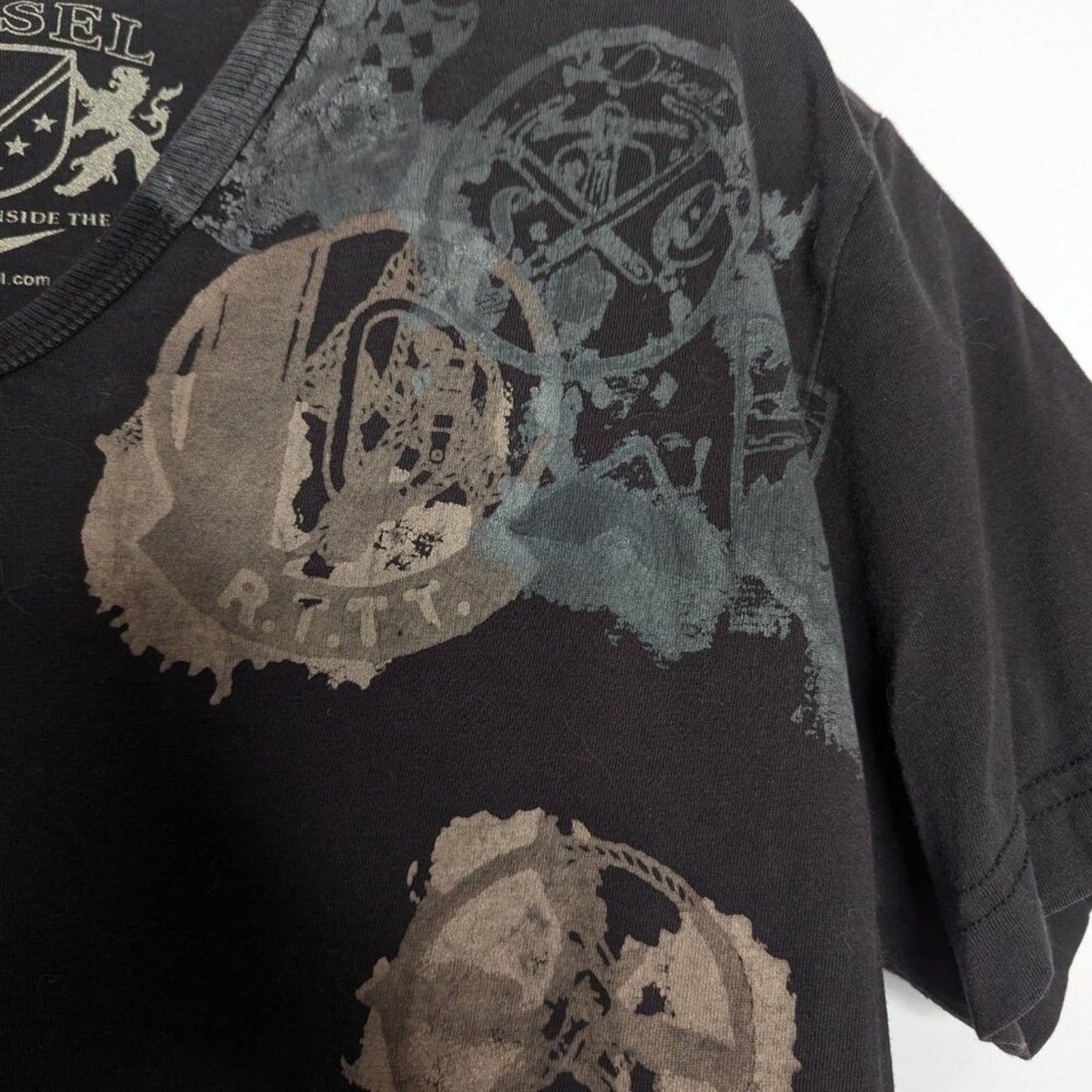 Diesel Vintage Y2K Gray Graphic Tee Short Sleeve V-Neck Slim Fit Size M