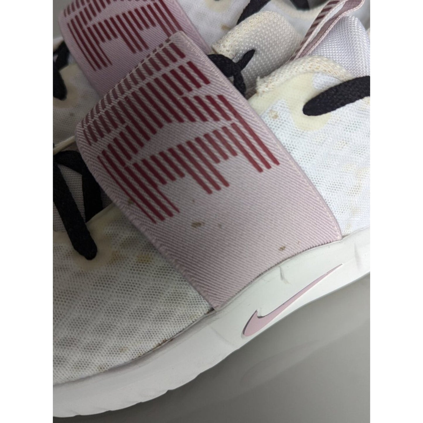 Nike In-Season TR 9 White Pink Training Sneaker Sz 7.5 Stretch Knit Large Logo
