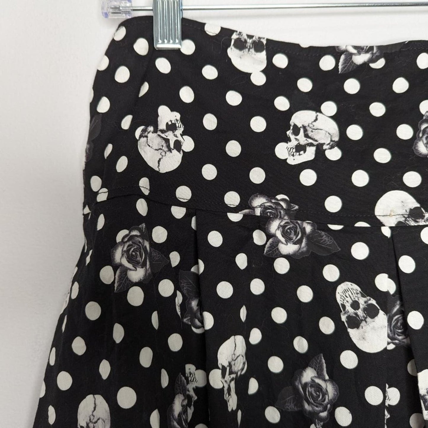 Hot Topic Black And White Skull And Roses Print Flare Skirt Goth Punk Size L NWT