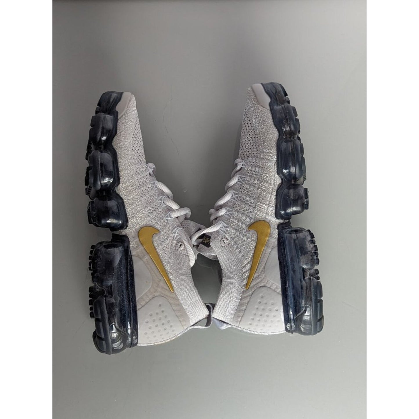Nike Air VaporMax 2 Vast Grey Metallic Gold Knit Sneaker Size 7.5 Lace Up Comfy