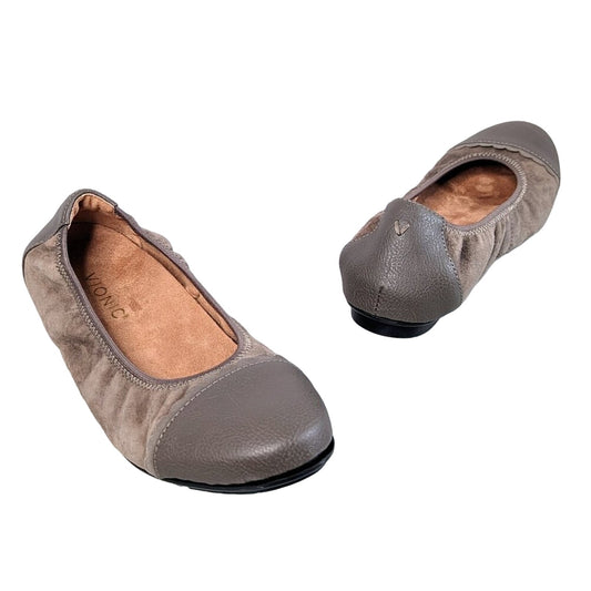 Vionic Gray Beige TIna Round Toe Leather Ballet Flats Scallop Trim Size 7.5