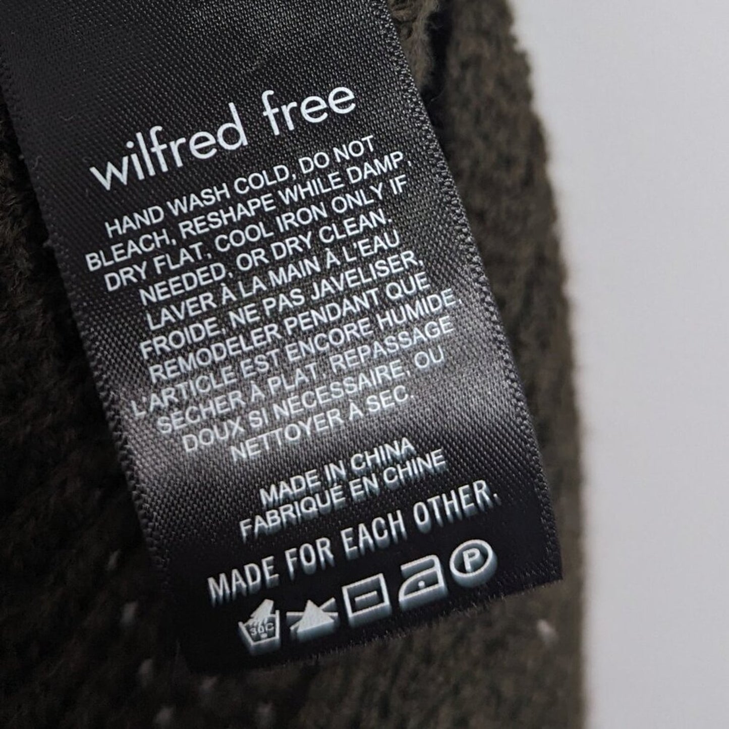 Aritzia Wilfred Free Dark Olive Green Wolter V-Neck Waffle Knit Sweater Size 1X