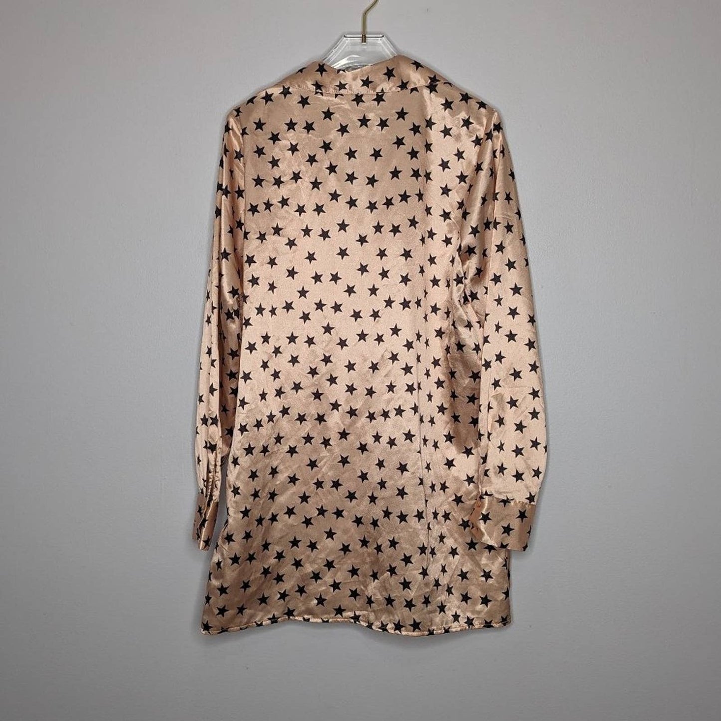 Nasty Gal Cream Star Print Satin Blouse Long Sleeve Button Up Collared Size 4