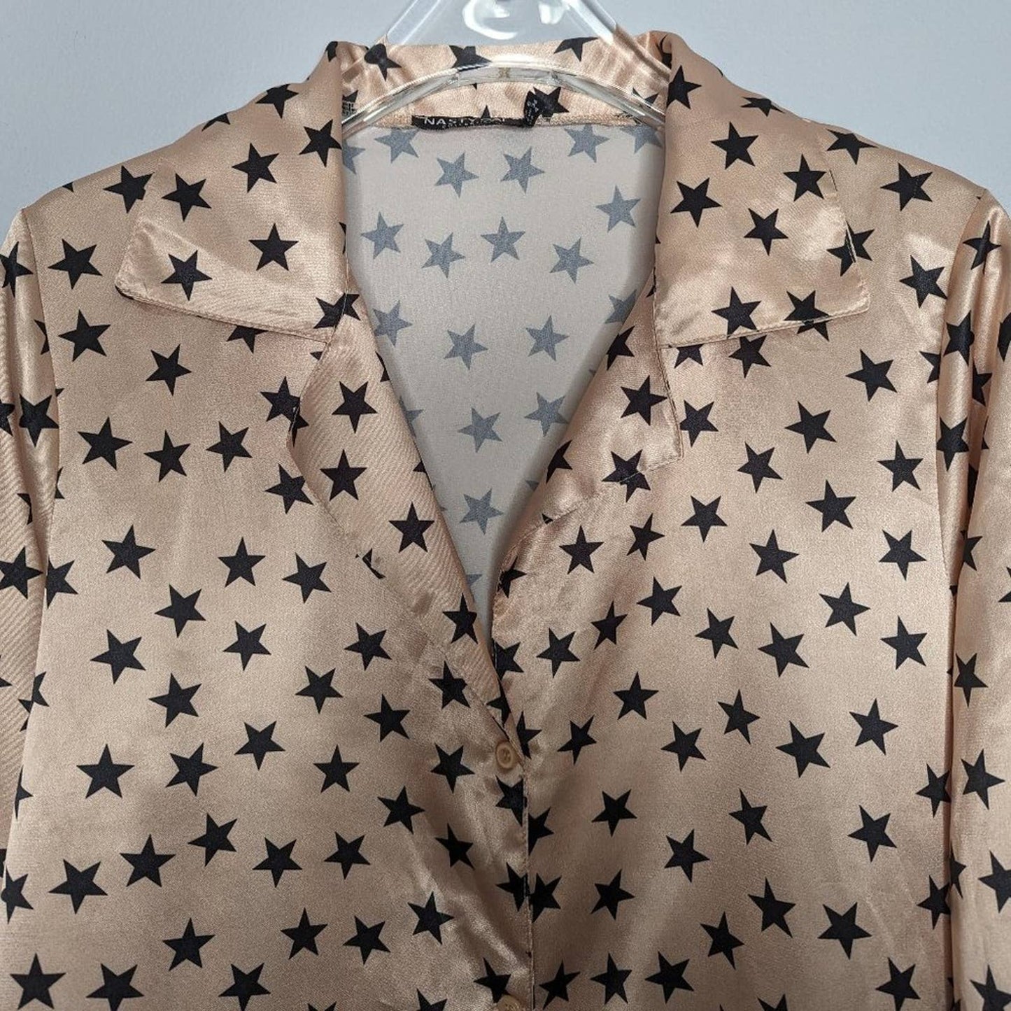 Nasty Gal Cream Star Print Satin Blouse Long Sleeve Button Up Collared Size 4